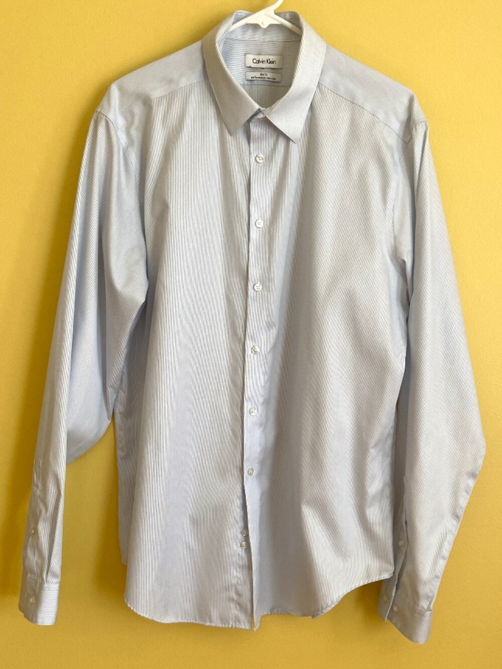 Calvin Klein Men's 17 36/37 Long Sleeve collared button front shirt